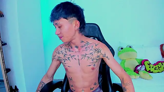 juniior 2311  online show from 10/25/25, 06:02