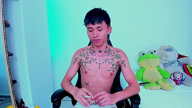 juniior 2311  online show from 10/30/25, 07:14