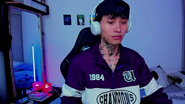 juniior 2311  online show from 03/05/26, 03:52