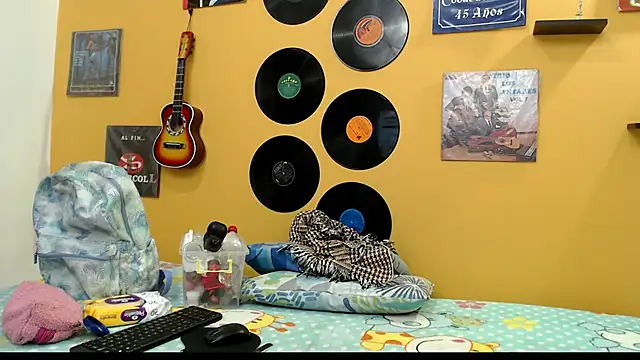 Snapshot of evaleribigtits18 chatting on 02/20/25, 02:40 evaleribigtits18 online show from 02/20/25, 02:40