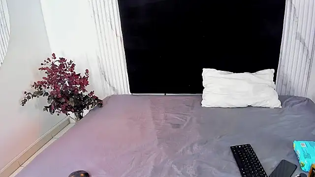 melaniecooperr online show from 12/05/24, 11:05