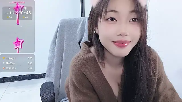Snapshot of Lvy--v chatting on 12/10/24, 11:08 Lvy--v online show from 12/10/24, 11:08