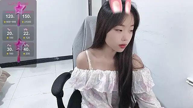 Snapshot of Lvy--v chatting on 12/22/24, 10:36 Lvy--v online show from 12/22/24, 10:36