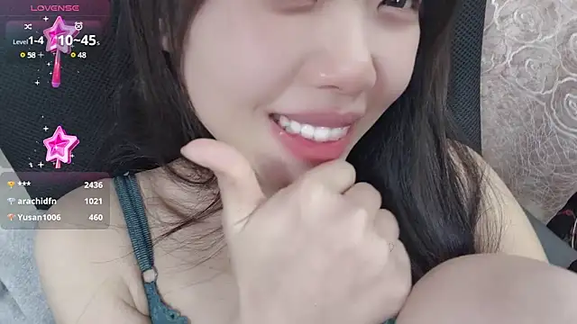 Snapshot of Lvy--v chatting on 02/09/25, 01:44 Lvy--v online show from 02/09/25, 01:44