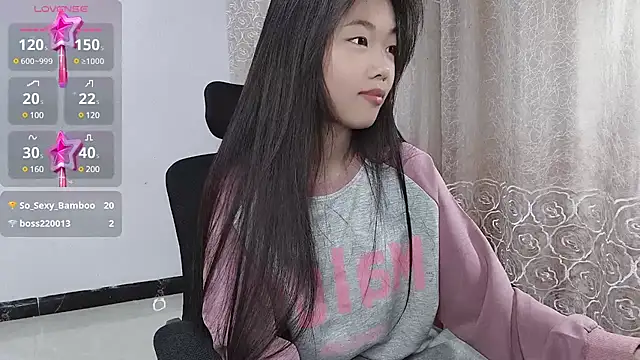 Snapshot of Lvy--v chatting on 02/09/25, 10:43 Lvy--v online show from 02/09/25, 10:43