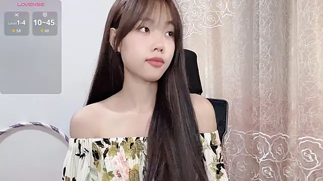 Snapshot of Lvy--v chatting on 10/06/25, 10:51 Lvy--v online show from 10/06/25, 10:51