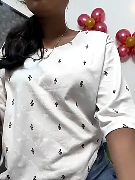 yhona darling online show from 05/19/26, 07:53
