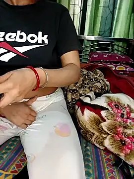 Snapshot of MUMTAJ-1 chatting on 01/11/25, 09:36 MUMTAJ-1 online show from 01/11/25, 09:36