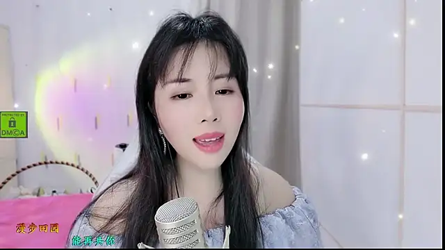 Snapshot of HK_angelchloe chatting on 10/21/25, 01:39 HK angelchloe online show from 10/21/25, 01:39