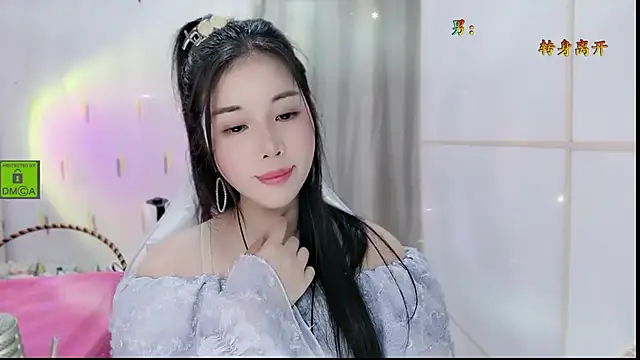 Snapshot of HK_angelchloe chatting on 10/21/25, 01:45 HK angelchloe online show from 10/21/25, 01:45