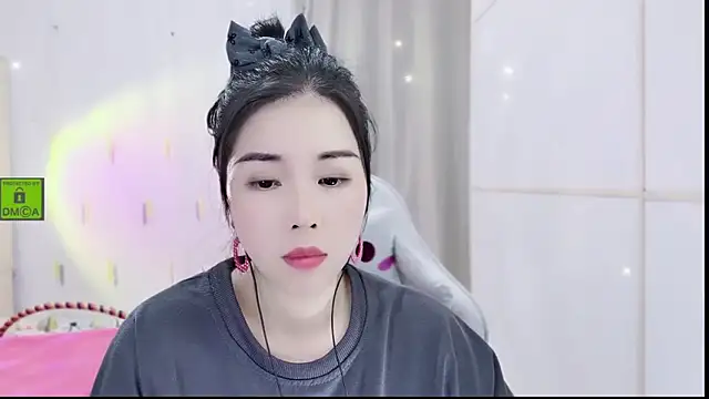 Snapshot of HK_angelchloe chatting on 10/25/25, 12:51 HK angelchloe online show from 10/25/25, 12:51