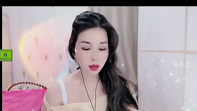 Snapshot of HK_angelchloe chatting on 10/27/25, 01:31 HK angelchloe online show from 10/27/25, 01:31