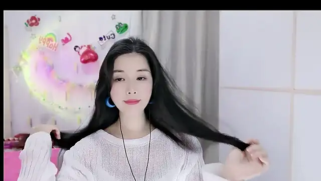 Snapshot of HK_angelchloe chatting on 11/17/25, 01:22 HK angelchloe online show from 11/17/25, 01:22