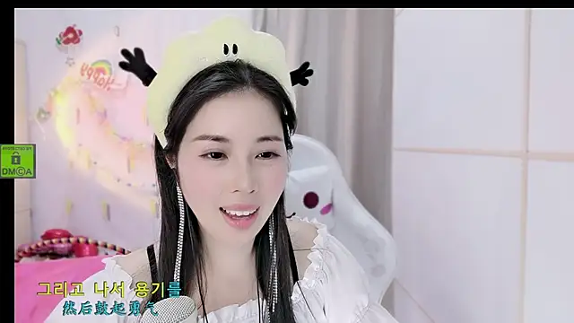 Snapshot of HK_angelchloe chatting on 11/29/25, 02:09 HK angelchloe online show from 11/29/25, 02:09