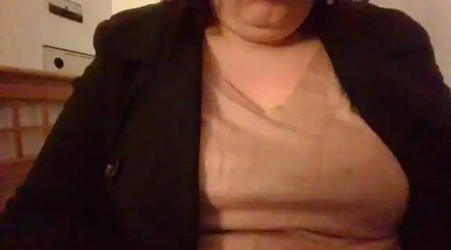 Snapshot of maria38xxx chatting on 12/14/24, 11:34 maria38xxx online show from 12/14/24, 11:34