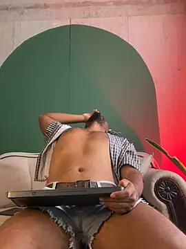 noah jones   online show from 04/16/26, 05:03