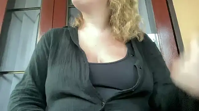 lilylush24 online show from 02/05/25, 12:31