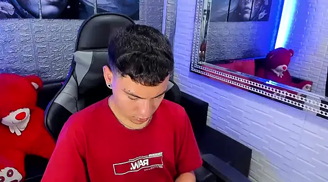 Snapshot of salvadorgomezx chatting on 12/21/24, 01:04 salvadorgomezx online show from 12/21/24, 01:04