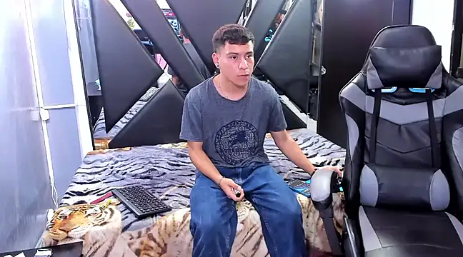 Snapshot of salvadorgomezx chatting on 12/23/24, 11:06 salvadorgomezx online show from 12/23/24, 11:06