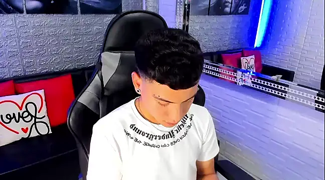 Snapshot of salvadorgomezx chatting on 01/03/25, 02:43 salvadorgomezx online show from 01/03/25, 02:43