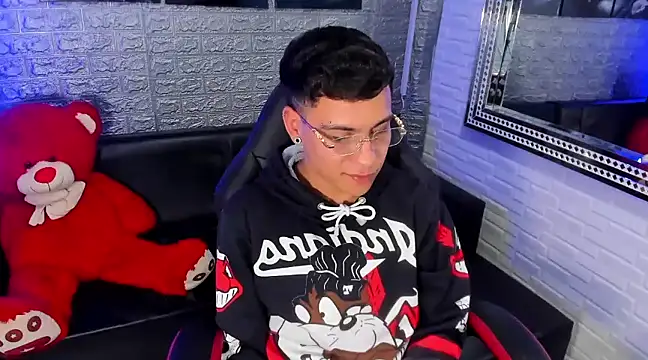 Snapshot of salvadorgomezx chatting on 02/07/25, 12:50 salvadorgomezx online show from 02/07/25, 12:50