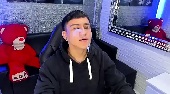 Snapshot of salvadorgomezx chatting on 02/12/25, 05:05 salvadorgomezx online show from 02/12/25, 05:05