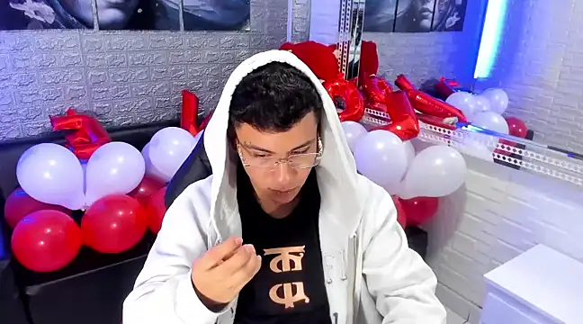 Snapshot of salvadorgomezx chatting on 02/14/25, 03:33 salvadorgomezx online show from 02/14/25, 03:33