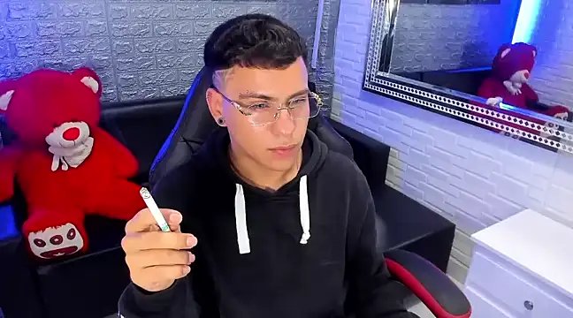 Snapshot of salvadorgomezx chatting on 02/18/25, 06:15 salvadorgomezx online show from 02/18/25, 06:15