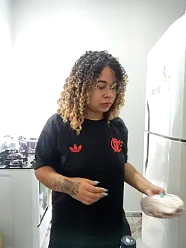 VitoriaFernandes online show from 02/18/26, 01:51