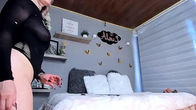 Alexasmith06 online show from 06/12/26, 07:24