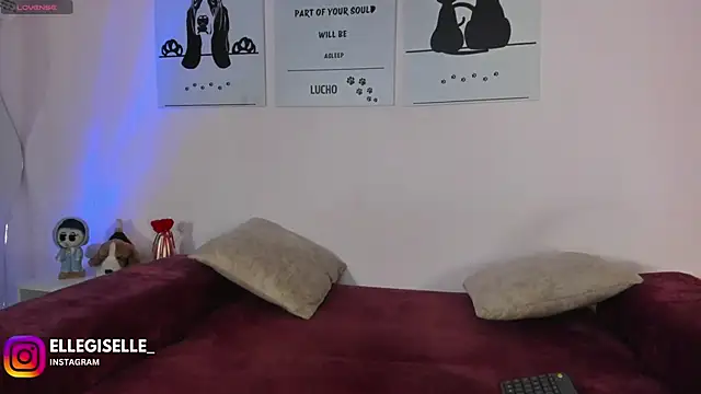 ElleGisellee online show from 02/04/26, 05:02