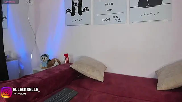 ElleGisellee online show from 02/08/26, 01:20