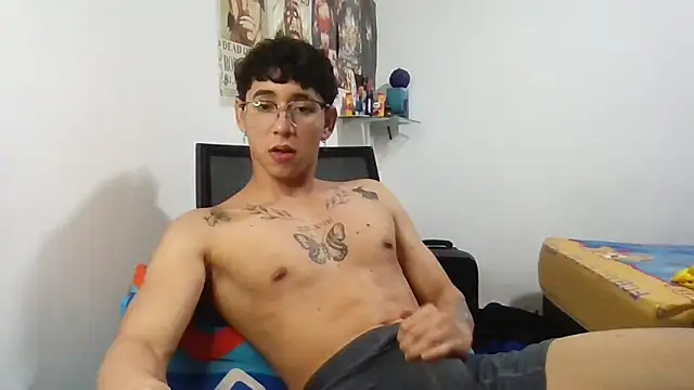 Snapshot of Dillom420 chatting on 01/30/25, 07:39 Dillom420 online show from 01/30/25, 07:39