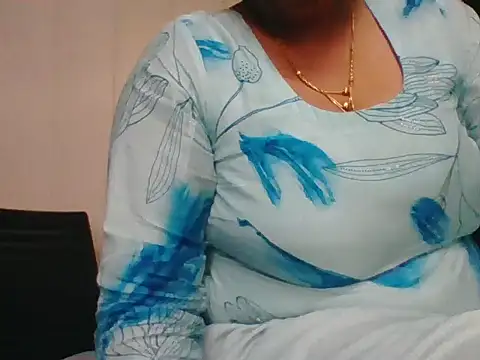 Snapshot of Cute_Kashmira99 chatting on 12/18/25, 11:38 Cute Kashmira99 online show from 12/18/25, 11:38