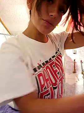 Snapshot of Lau1127 chatting on 12/03/25, 03:58 Lau1127 online show from 12/03/25, 03:58