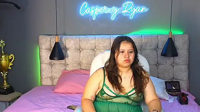 Snapshot of Laia_and_Aloby chatting on 01/21/25, 03:32 Laia and Aloby online show from 01/21/25, 03:32