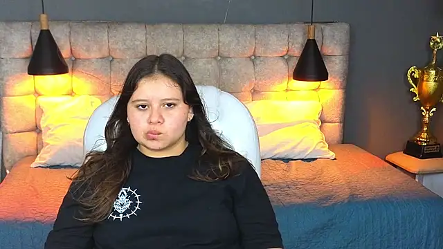 Snapshot of Laia_and_Aloby chatting on 01/31/25, 07:18 Laia and Aloby online show from 01/31/25, 07:18