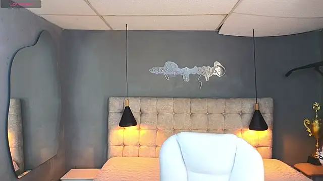 Snapshot of Laia_and_Aloby chatting on 10/22/25, 09:58 Laia and Aloby online show from 10/22/25, 09:58