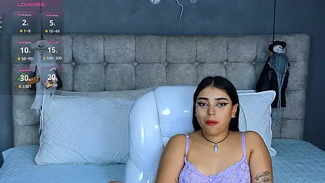 Snapshot of Laia_and_Aloby chatting on 10/29/25, 10:22 Laia and Aloby online show from 10/29/25, 10:22