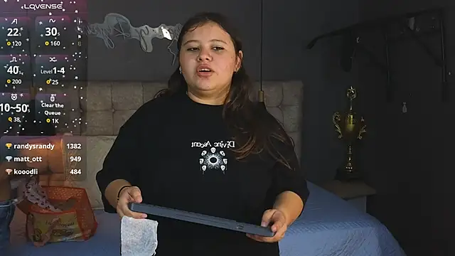 Snapshot of Laia_and_Aloby chatting on 11/01/25, 10:23 Laia and Aloby online show from 11/01/25, 10:23