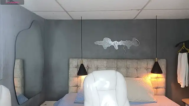 Snapshot of Laia_and_Aloby chatting on 11/11/25, 10:10 Laia and Aloby online show from 11/11/25, 10:10