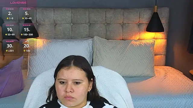 Snapshot of Laia_and_Aloby chatting on 11/13/25, 11:36 Laia and Aloby online show from 11/13/25, 11:36