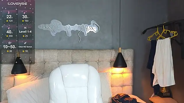 Snapshot of Laia_and_Aloby chatting on 11/19/25, 10:10 Laia and Aloby online show from 11/19/25, 10:10