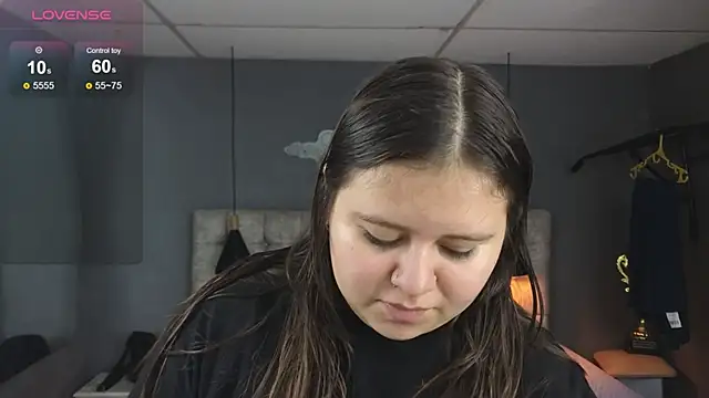 Snapshot of Laia_and_Aloby chatting on 11/29/25, 10:13 Laia and Aloby online show from 11/29/25, 10:13