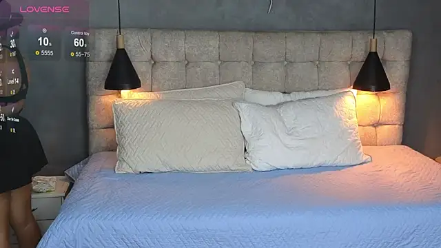 Snapshot of Laia_and_Aloby chatting on 12/01/25, 10:48 Laia and Aloby online show from 12/01/25, 10:48