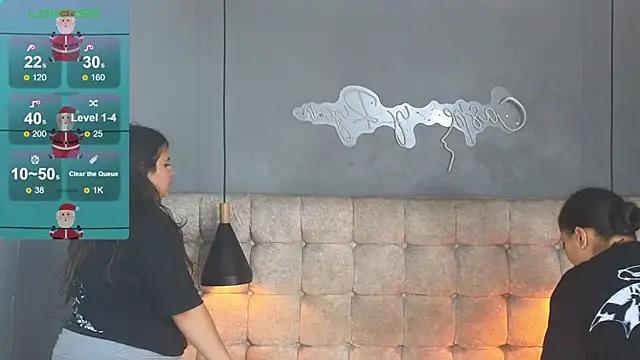 Snapshot of Laia_and_Aloby chatting on 12/13/25, 10:15 Laia and Aloby online show from 12/13/25, 10:15