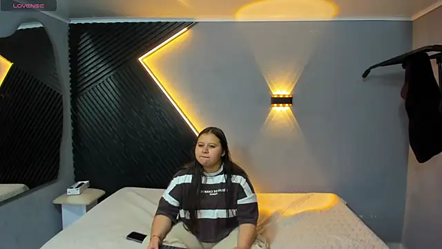 Laia and Aloby online show from 04/22/26, 10:22