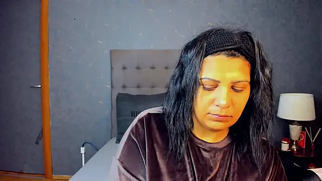 Snapshot of AmyCubes chatting on 10/22/25, 04:02 AmyCubes online show from 10/22/25, 04:02