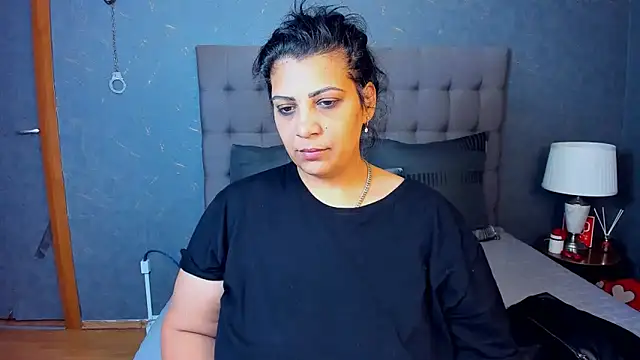 Snapshot of AmyCubes chatting on 10/25/25, 03:25 AmyCubes online show from 10/25/25, 03:25