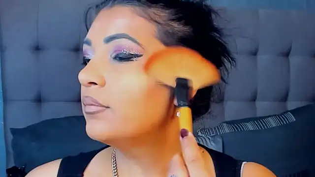 Snapshot of AmyCubes chatting on 10/31/25, 04:57 AmyCubes online show from 10/31/25, 04:57